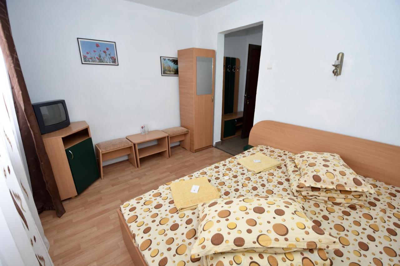 Vila Parang Petroşani Buitenkant foto